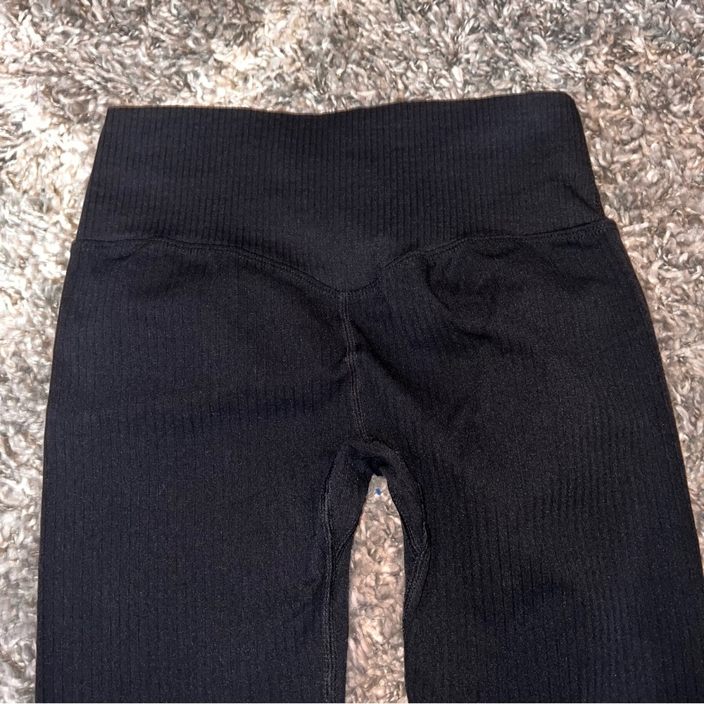 Black ribbed leggings